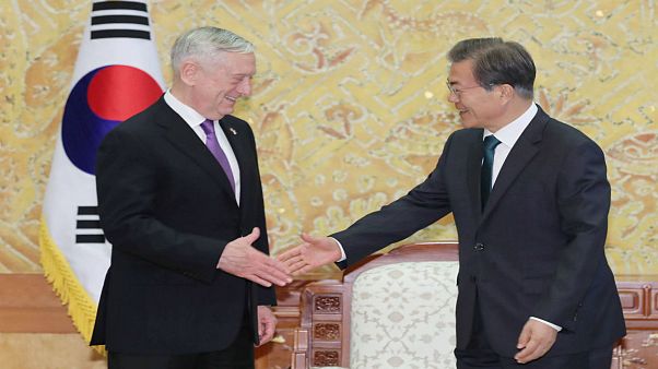 A Koreai-félszigeten az amerikai védelmi miniszter A Koreai-félszigeten az amerikai védelmi miniszter