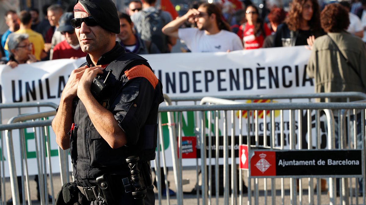 الحكومة الإسبانية تقيل رئيس شرطة إقليم كتالونيا