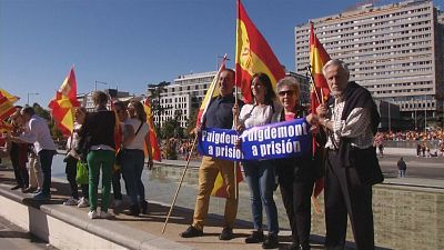 Spanyolország egysége mellett tüntetők Madridban