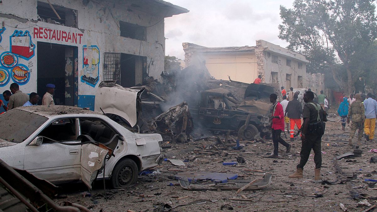 Πολύνεκρη βομβιστική επίθεση στη Μογκαντίσου
