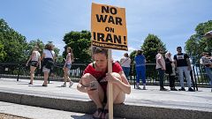 Image: Protesters gather in front of the White House to speak out against a