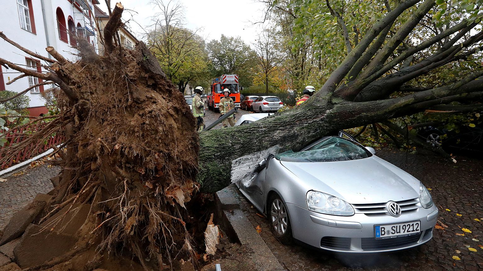 #Herwart: Sturm, Fluten und keine Bahn - 10 der besten Tweets