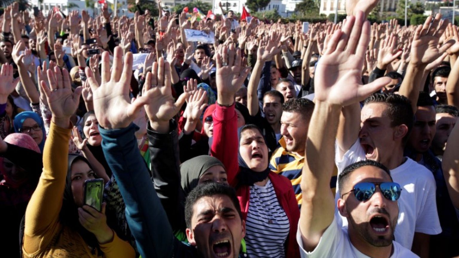 مظاهرات في جميع أنحاء المغرب في الذكرى الأولى لمقتل "بائع السمك"