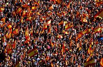 Miles de personas marchan en Barcelona contra la independencia