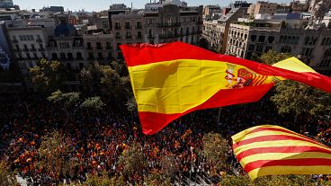 صدها هزار مخالف جدایی کاتالونیا از اسپانیا در بارسلون تظاهرات کردند