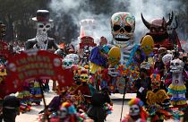Вовсе не страшно: "парад мертвецов" в Мехико