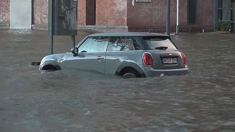 Hamburg seller altında kaldı