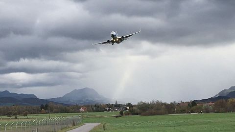 Avusturya'da şiddetli rüzgarlar hayatı zorlaştırıyor