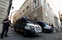 Büntetést kaphatnak a katalán hivatalnokok, amiért ma munkába mentek