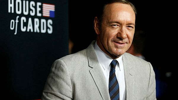 Kevin Spacey accusato di molestie sessuali, Netflix chiude la serie "House of cards" Kevin Spacey accusato di molestie sessuali, Netflix chiude la serie "House of cards"