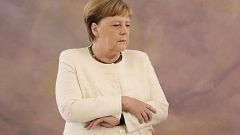 Image: German Chancellor Angela Merkel attends a ceremony at the presidenti