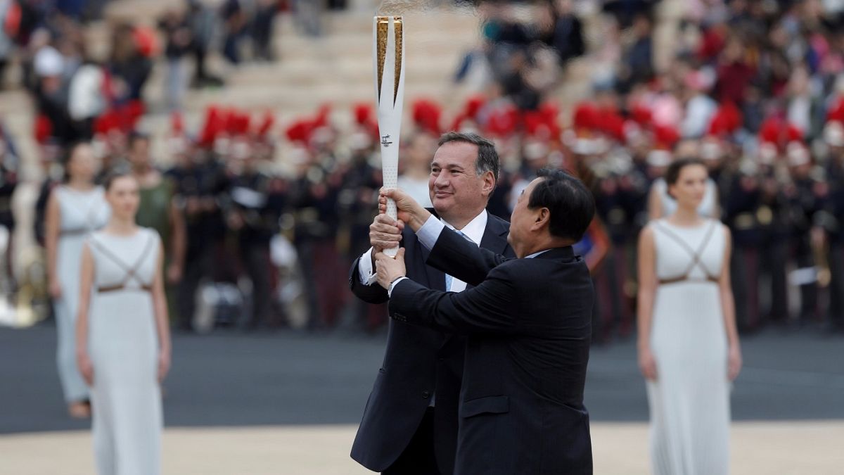 Η Ελλάδα παρέδωσε την Ολυμπιακή Φλόγα στην Πιόνγκτσανγκ