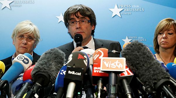 Puigdemont e ex-conselheiros convocados a comparecer perante a justiça espanhola no final desta semana Puigdemont e ex-conselheiros convocados a comparecer perante a justiça espanhola no final desta semana