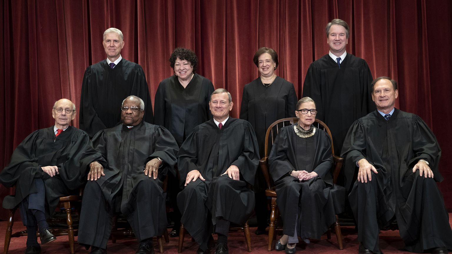 Image: Stephen Breyer, Clarence Thomas, John G. Roberts, Ruth Bader Ginsbur