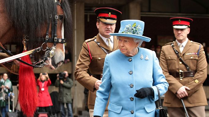 درآمد واقعی ملکه بریتانیا چقدر است؟