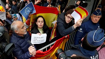 Puigdemont'a hem sevgi hem öfke gösterisi