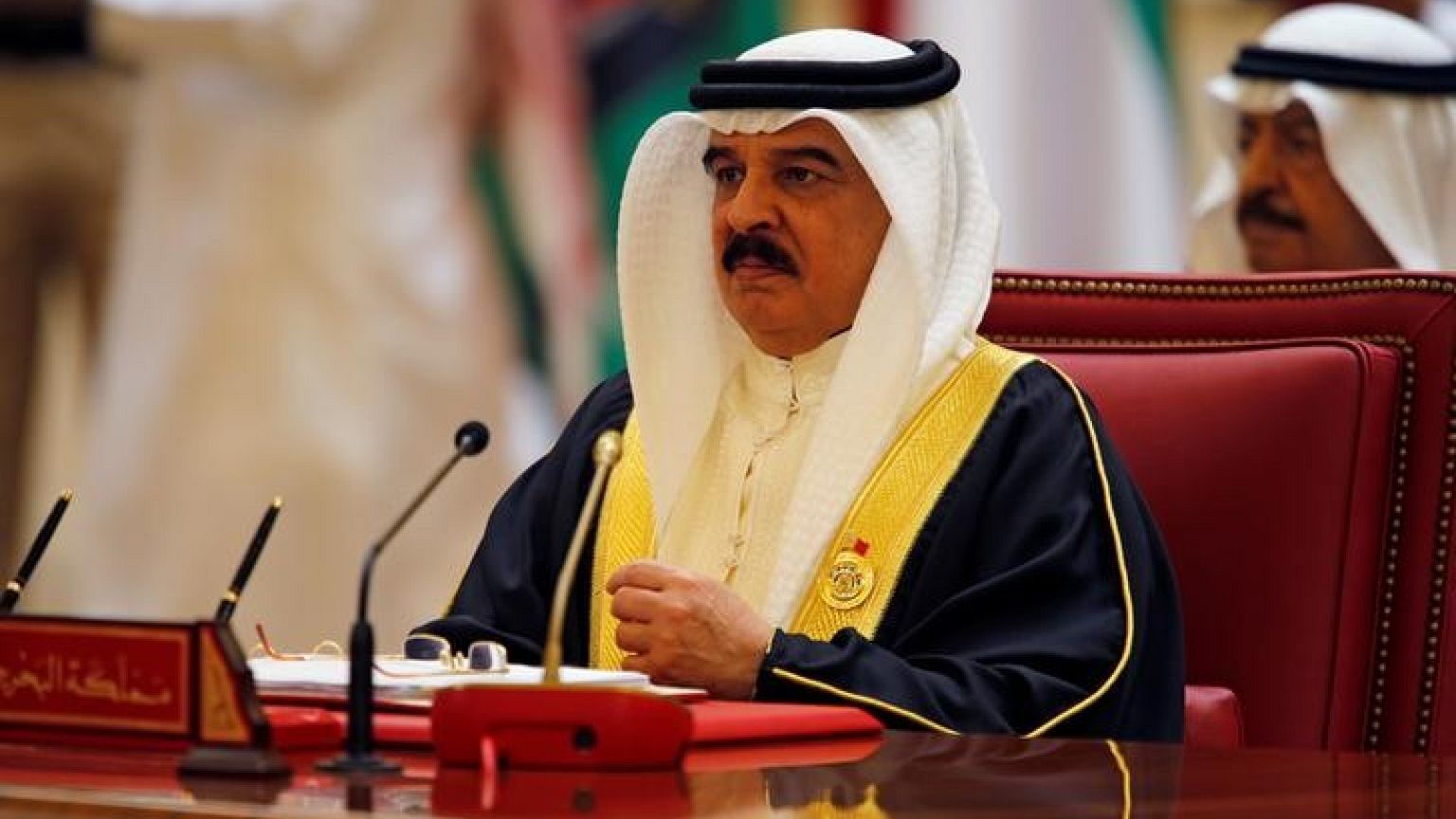 البحرين تفرض تأشيرات دخول على المواطنين والمقيمين القطريين