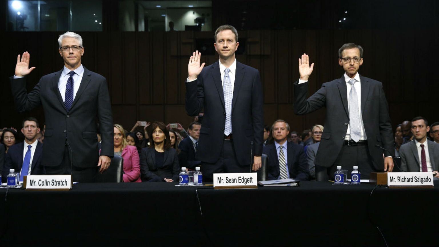 Facebook, Twitter und Google bitten um Geduld