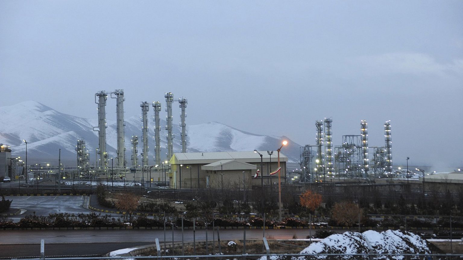 Image: The heavy water nuclear facility near Arak, 250 kilometers southwest