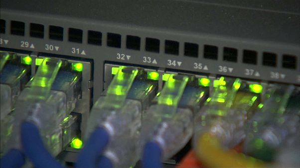 Россия усиливает контроль над интернетом Россия усиливает контроль над интернетом