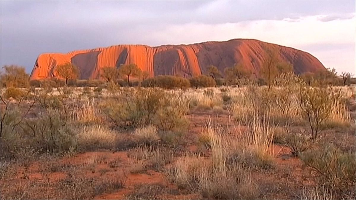 Avustralya'daki Uluru'ya tırmanışlar yasaklanacak