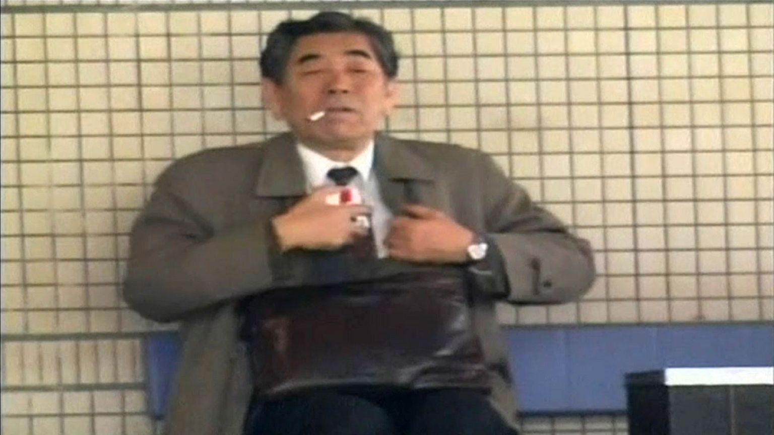 Japonya: Sigara içmeyenler yaşadı!