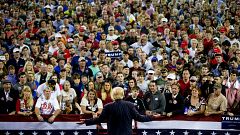 Image: Donald Trump speaks at a campaign rally at Valdosta State University
