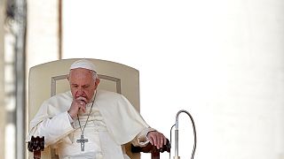 «Καμιά φορά όταν προσεύχομαι, με παίρνει ο ύπνος», ομολογεί δημοσίως ο Πάπας Φραγκίσκος.