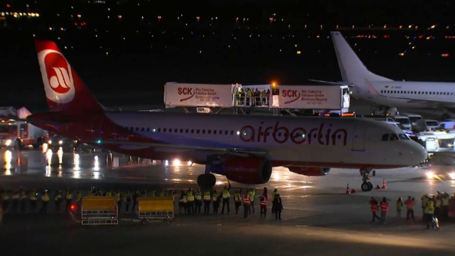 I dipendenti di Eurowings ai colleghi di Air Berlin: "Attenti"