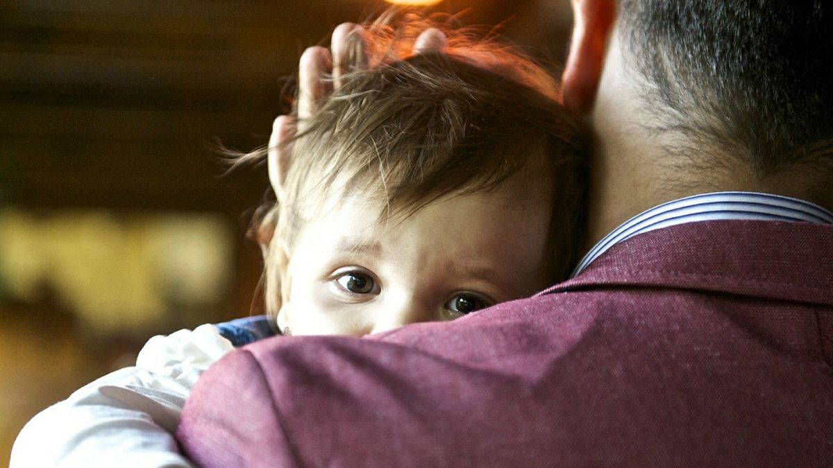 Petizione in Francia per un congedo di paternità obbligatorio (e di sei settimane)