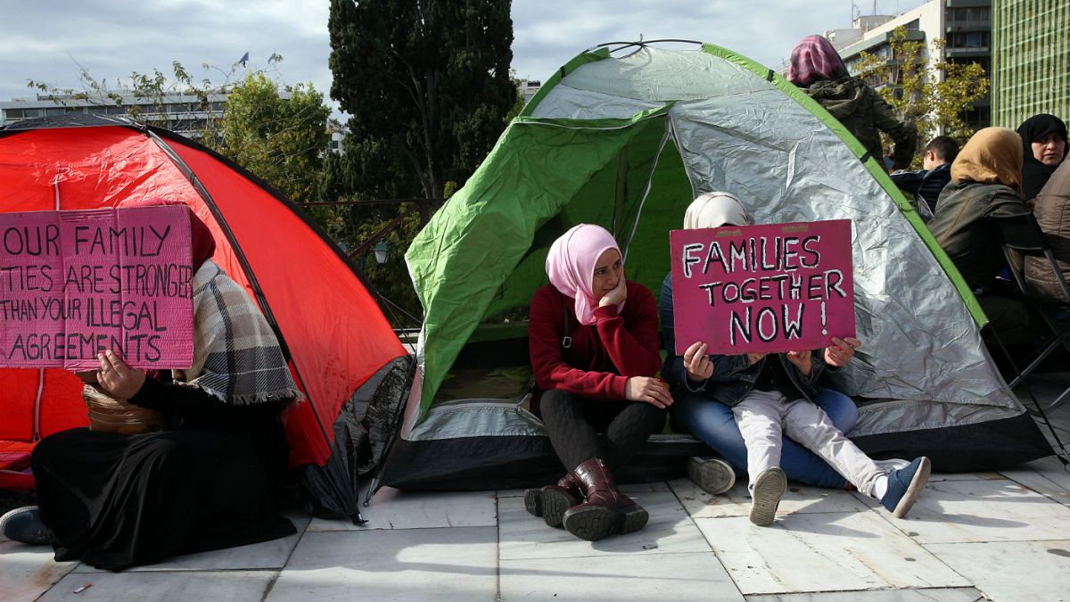 Πρόσφυγες ξεκίνησαν απεργία πείνας και κατασκήνωσαν στο Σύνταγμα