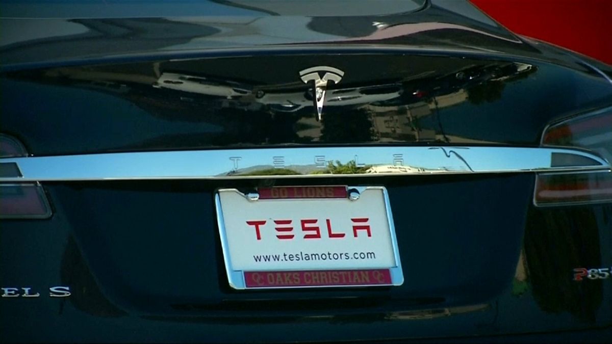 Tesla, ritardi nella produzione della Model 3