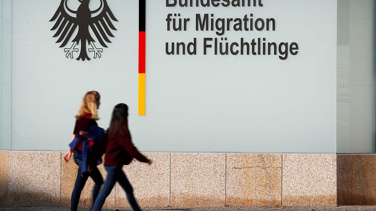 В Германии "потеряли" около 30 тысяч беженцев