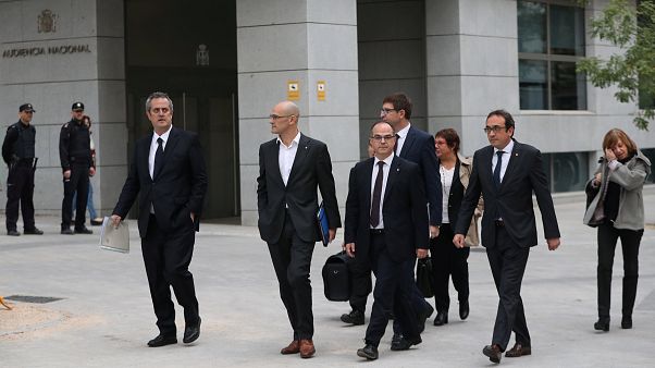 Juíza impõe prisão preventiva a oito ex-governantes da Catalunha Juíza impõe prisão preventiva a oito ex-governantes da Catalunha