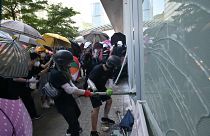 Image: Protesters attempt to break a window at the government headquarters