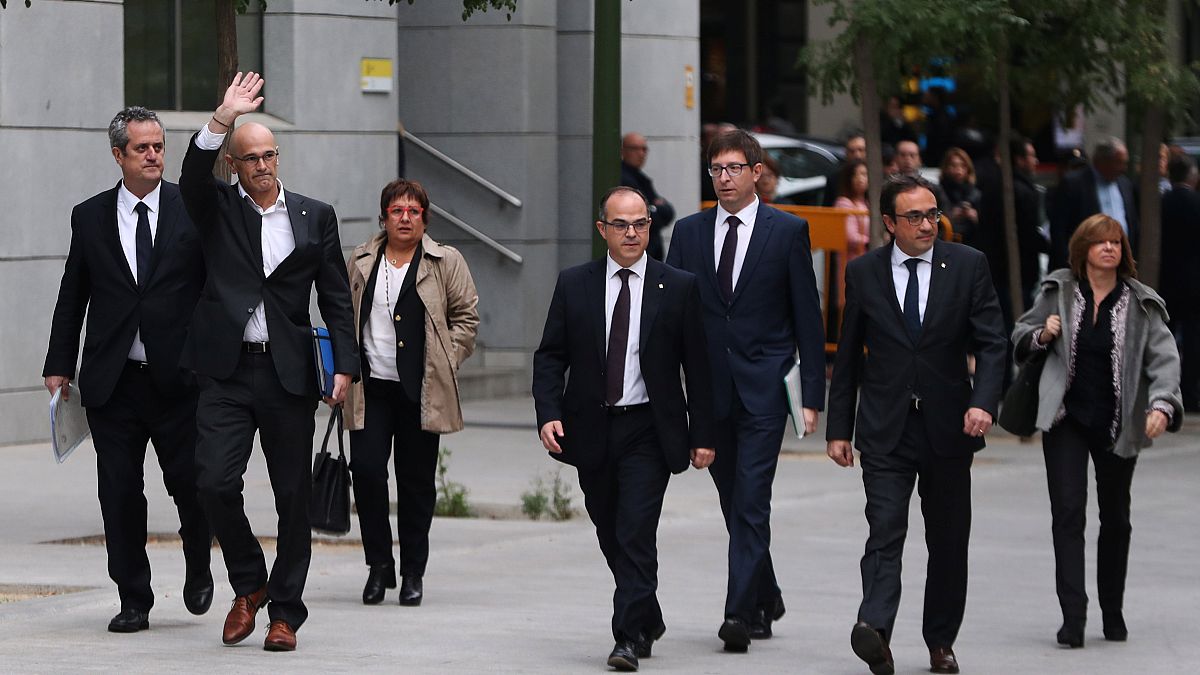 8 Katalan bakan hakkında tutuklu yargılanma kararı