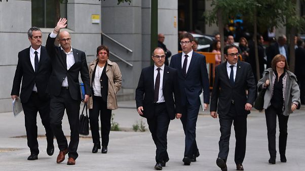 Στη φυλακή 8 καθαιρεθέντες υπουργοί της Καταλονίας Στη φυλακή 8 καθαιρεθέντες υπουργοί της Καταλονίας