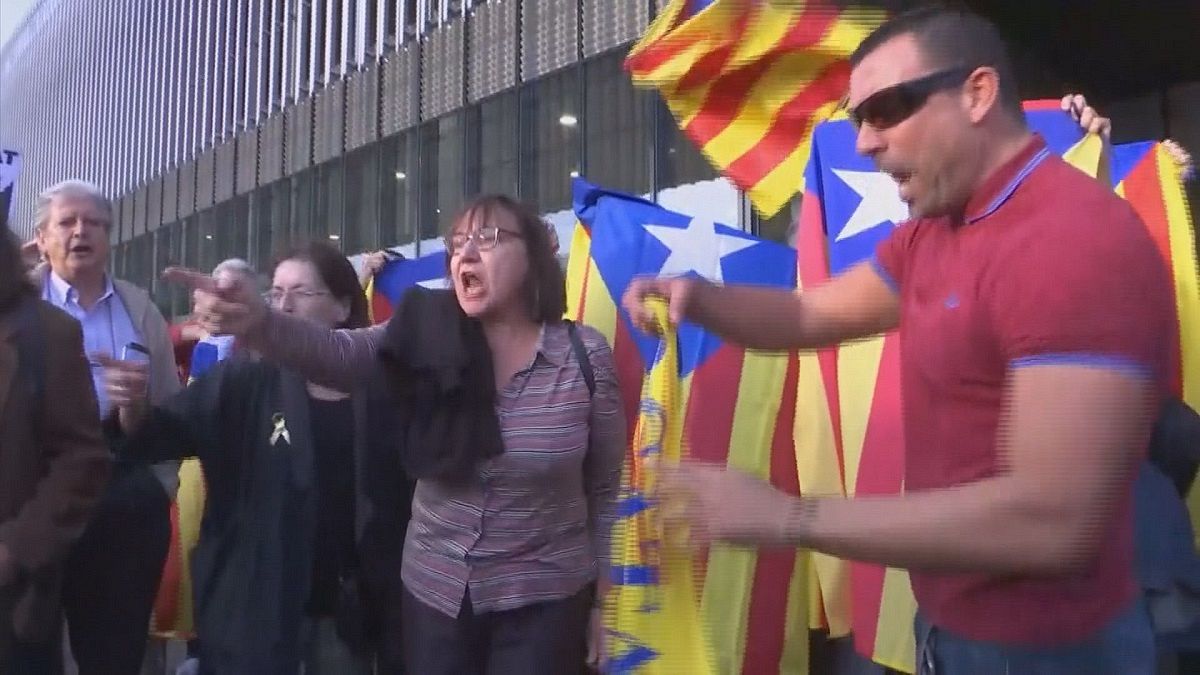 Ünnepelték visszatérő ex-képviselőiket a függetlenségpártiak Barcelonában