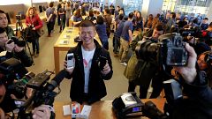 Κυκλοφόρησε το iPhone X - Χιλιάδες παραγγελίες και στην Ελλάδα
