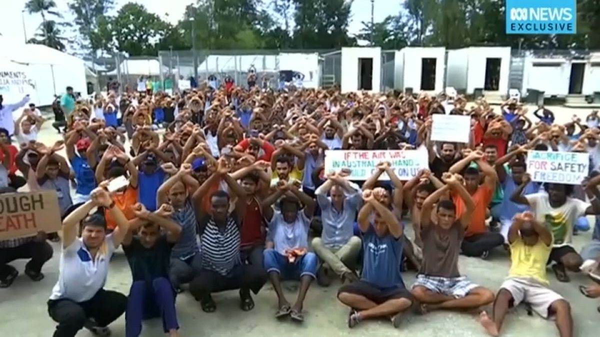 New Zealand offer to take 150 refugees from Papua New Guinea camp