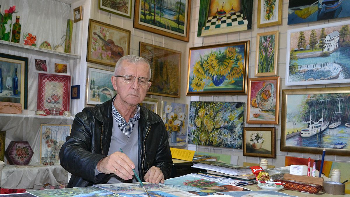 Bosnian pensioners make art to survive