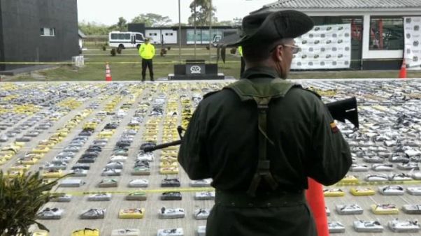 ONU e Colômbia assinam acordo para tentar erradicar o negócio da cocaína no país ONU e Colômbia assinam acordo para tentar erradicar o negócio da cocaína no país