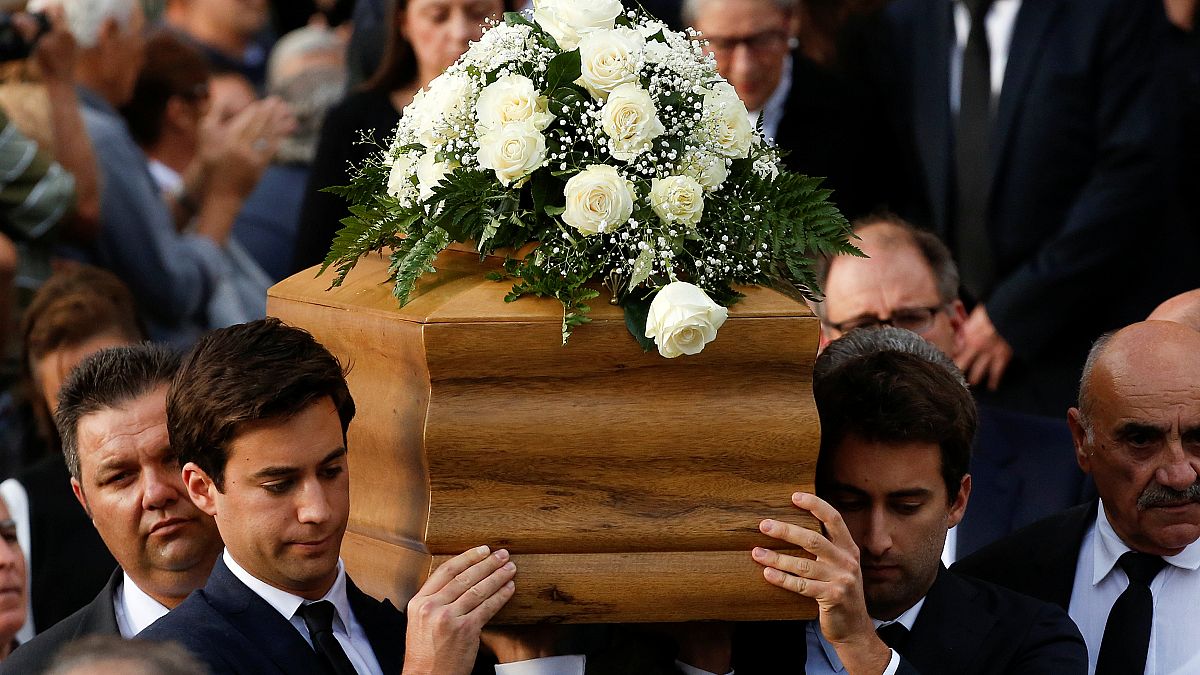 Πλήθος κόσμου στην κηδεία της δολοφονηθείσας δημοσιογράφου