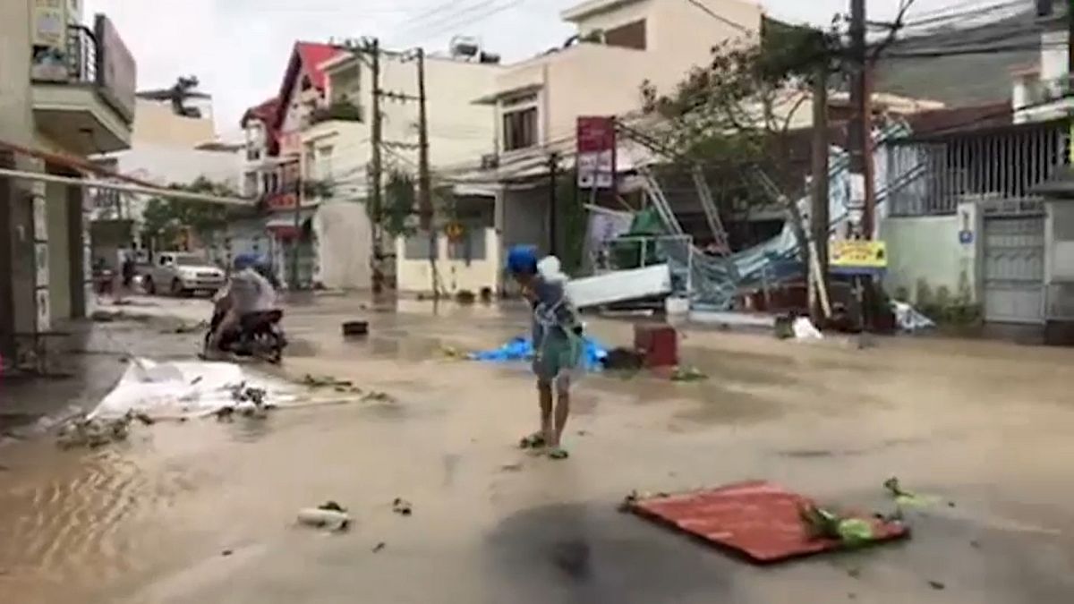 Al menos 19 muertos por el tifón Damrey en Vietnam