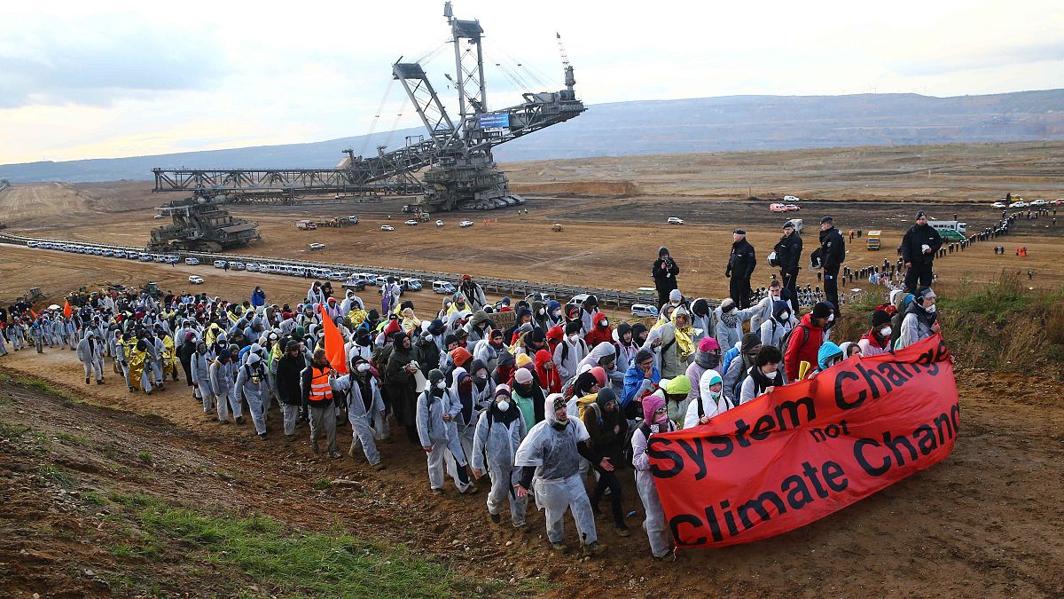 COP23: in migliaia sfilano a Bonn contro il carbone
