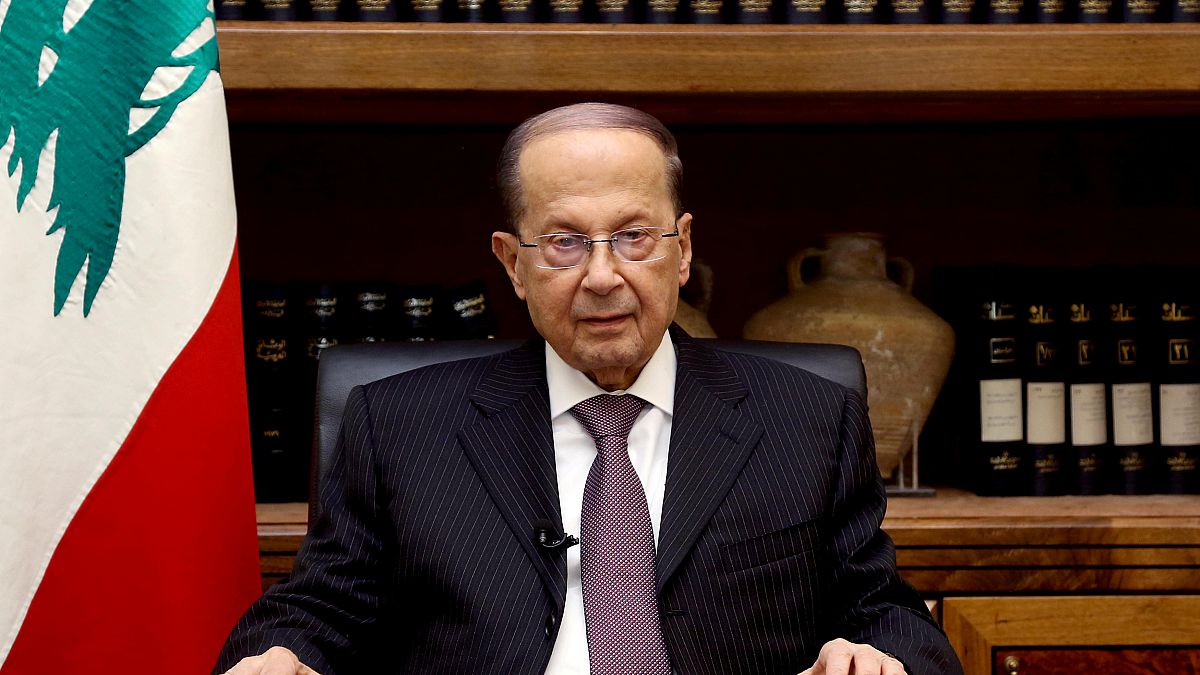 رئیس جمهوری لبنان تصمیم‌گیری دربارۀ استعفای حریری را منوط به بازگشت او کرد