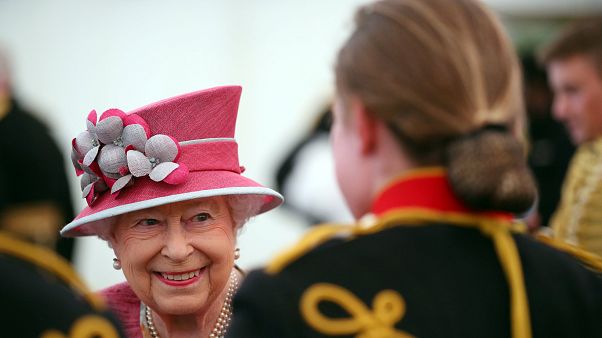 Paradise papers : Elisabeth II aurait plus de 11 millions d'euros dans des paradis fiscaux Paradise papers : Elisabeth II aurait plus de 11 millions d'euros dans des paradis fiscaux