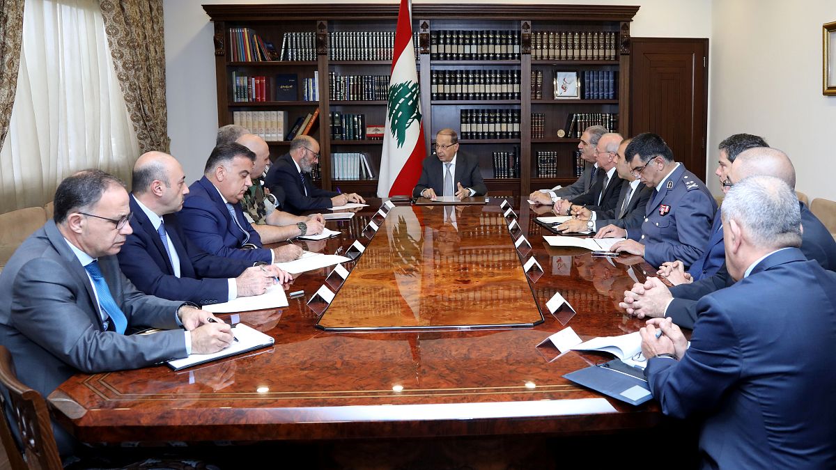 استقالة الحريري تحيي مخاوف عودة الفوضى والعنف الى لبنان