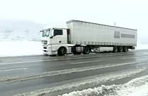 Primeira neve provoca caos nas estradas do centro da Áustria