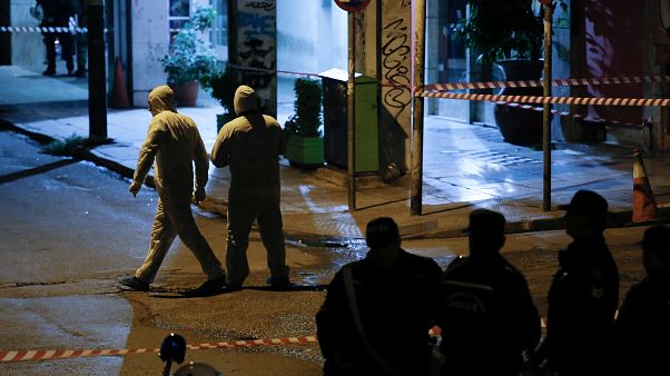 Με το καλάσνικοφ-σφραγίδα της «Επαναστατικής Αυτοάμυνας» η επίθεση στα γραφεία του ΠΑΣΟΚ Με το καλάσνικοφ-σφραγίδα της «Επαναστατικής Αυτοάμυνας» η επίθεση στα γραφεία του ΠΑΣΟΚ